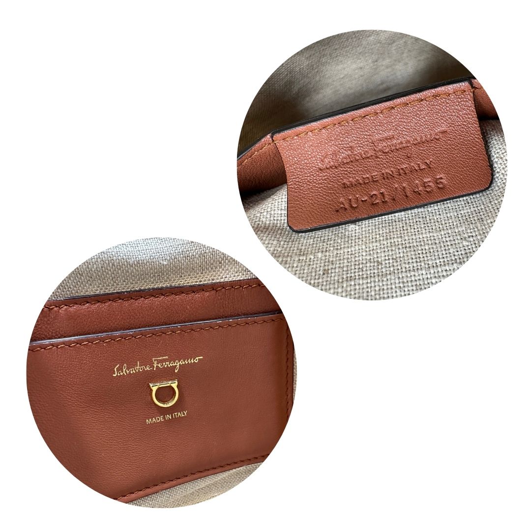 Codice seriale Borsa a secchiello Salvatore Ferragamo in pelle marrone cognac con sacca interna in tela beige con chiusura a coulisse. Munita di un manico stondato e tracolla, parti metalliche dorate. Completa di dustbag. Originale, usato, in condizioni ottime. 