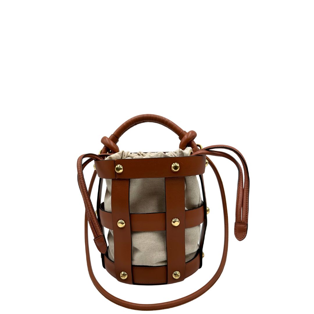 Retro Borsa a secchiello Salvatore Ferragamo in pelle marrone cognac con sacca interna in tela beige con chiusura a coulisse. Munita di un manico stondato e tracolla, parti metalliche dorate. Completa di dustbag. Originale, usato, in condizioni ottime. 