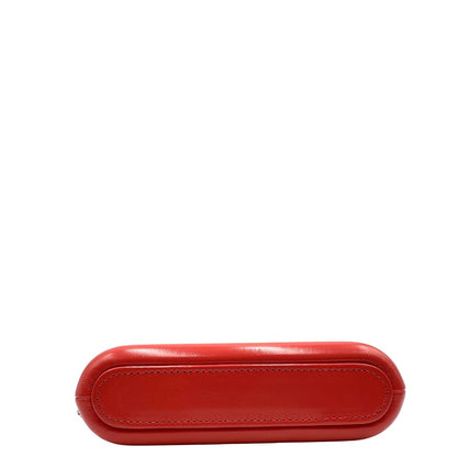 Base Borsa Chanel Gabrielle Small in pelle matelassé rosa corallo con parti metalliche dorate e argentate. Munita di una tracolla in catena e pelle intrecciata e spallaccio. Tirante delle cerniera impreziosito dall'iconico logo CC in metallo dorato, completa di corredo. Originale, usato, in condizioni ottime. 