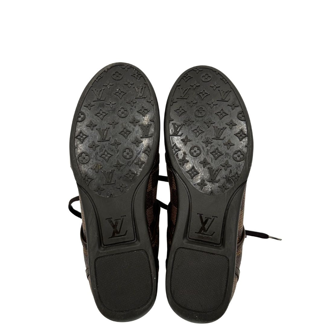 Scarpe Louis Vuitton in canvas Damier Ébène e dettagli in pelle marroni con lacci tono su tono. Complete di scatola logata e dustbag, di lusso, ottime condizioni, originale.