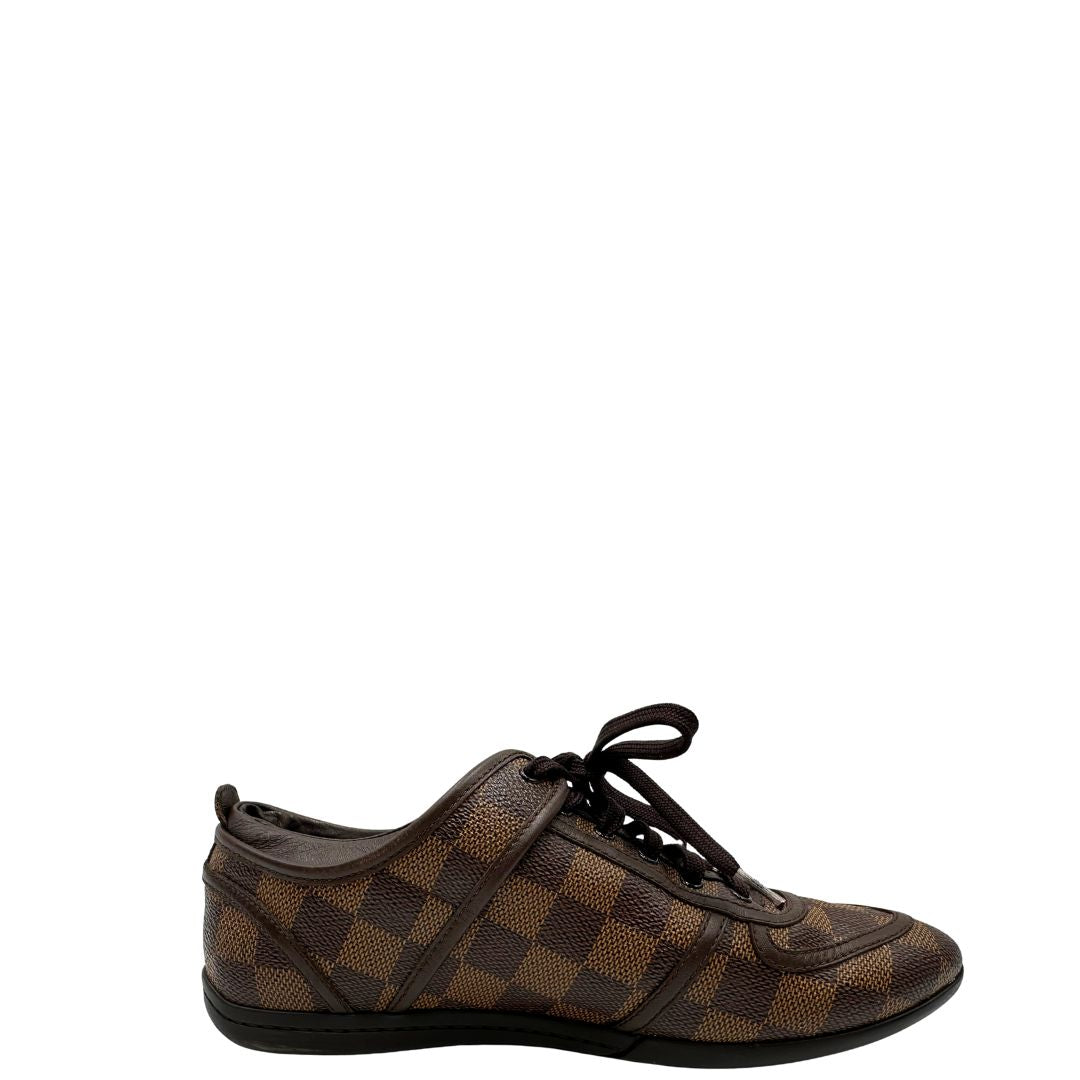 Scarpe Louis Vuitton in canvas Damier Ébène e dettagli in pelle marroni con lacci tono su tono. Complete di scatola logata e dustbag, di lusso, ottime condizioni, originale.