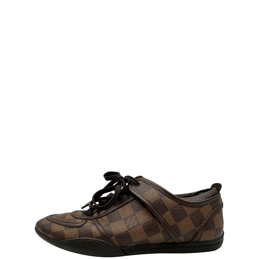 Scarpe Louis Vuitton in canvas Damier Ébène e dettagli in pelle marroni con lacci tono su tono. Complete di scatola logata e dustbag, di lusso, ottime condizioni, originale.