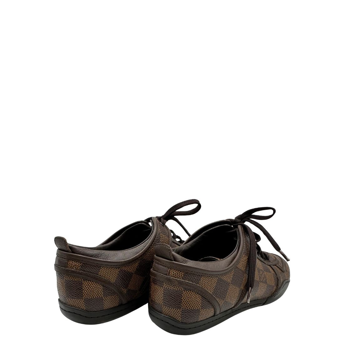 Scarpe Louis Vuitton in canvas Damier Ébène e dettagli in pelle marroni con lacci tono su tono. Complete di scatola logata e dustbag, di lusso, ottime condizioni, originale.