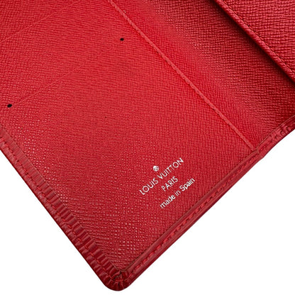 Portacarte Louis Vuitton in pelle Epi rossa; completo di dustbag, di lusso, originale, usato.