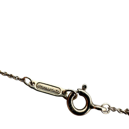 Collana Tiffany&Co. con ciondolo rotondo Notes in argento 925. Completa di sacchetto antipolvere. Originale, usato, in condizioni ottime.