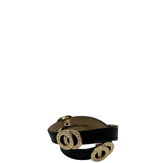 Bracciale Bulgari in pelle nero a doppio giro, con charm in metallo dorati. Completo di scatola logata.
