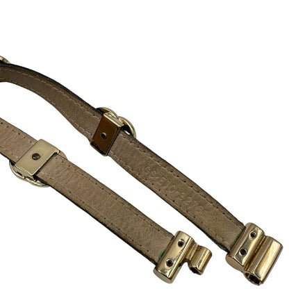 Codice di un bracciale Bulgari in pelle nero a doppio giro, con charm in metallo dorati. Completo di scatola logata.