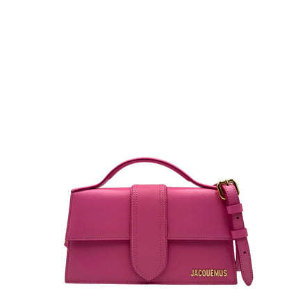 Le Grand Bambino Jacquemus in pelle neon pink con parti metalliche dorate; da portare a mano o a tracolla. Completa di dustbag. Originale, usato, in condizioni ottime. 