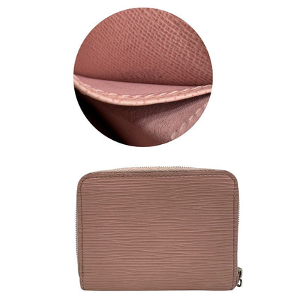 Portafoglio Louis Vuitton Epi rosa con parti metalliche argentate. Completo di scatola logata, di lusso, originale, ottime condizioni.
