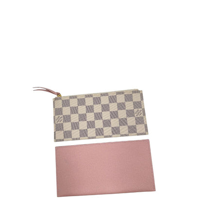 Portacarte e portamonete della Borsa Louis Vuitton Félicie in canvas Damier Azur con parti metalliche dorate e interno in pelle rosa. Munita di una tracolla in catena amovibile e accessori portacarte, e portamonete estraibili. Originale, usato, in condizioni ottime.