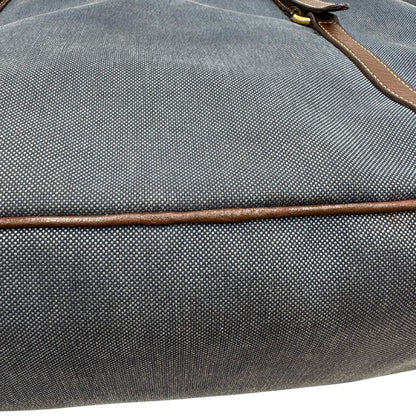 Borsa Prada in denim con finiture in pelle marroni e parti metalliche dorate; munita di doppi manici e una tracolla amovibile e regolabile, impreziosita da un porta address. Completa di dustbag, di lusso, ottime condizioni, originale.