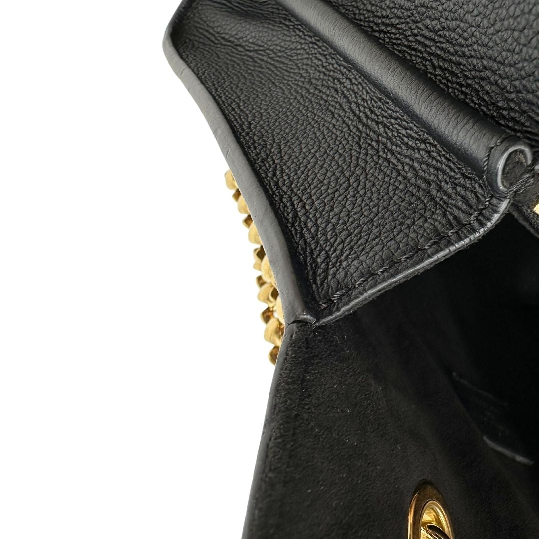 Borsa Louis Vuitton Victoire in canvas marrone monogram, finiture in pelle nera e parti metalliche dorate; munita di una tracolla in catena scorrevole. Completa di scatola, di lusso, originale.