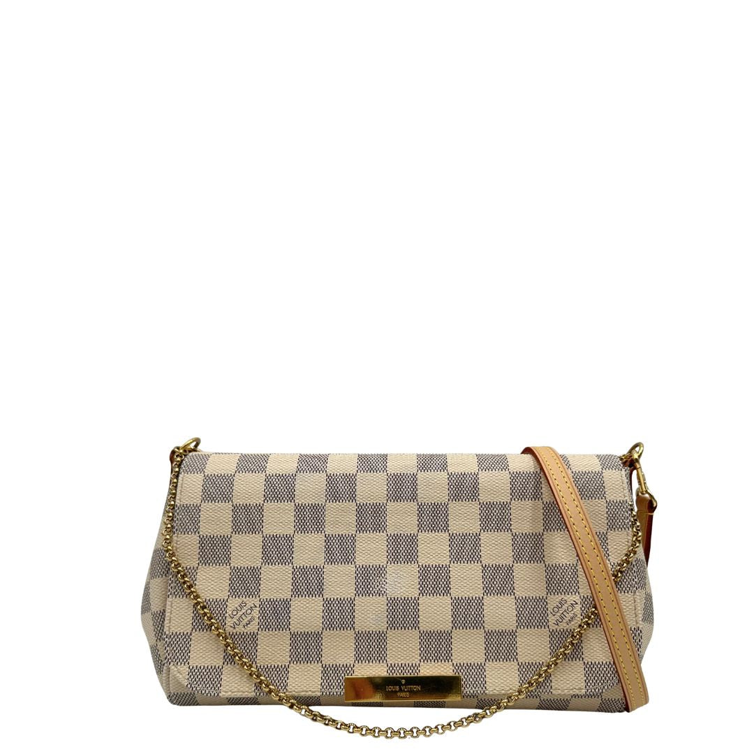 Borsa Louis Vuitton Favorite in canvas Damier Azur con parti metalliche dorate. Munita di una tracolla amovibile in vacchetta naturale e un manico in catena. Originale, usato, in condizioni ottime. 