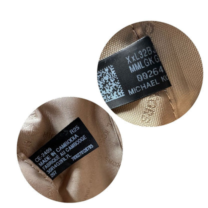 Codice seriale; Borsa Michael Kors Tribeca in pelle matelassé écru con parti metalliche dorate. Munita di una tracolla scorrevole in catena con spallacci in pelle. Completa di dustbag. Originale, usato, in condizioni ottime. 