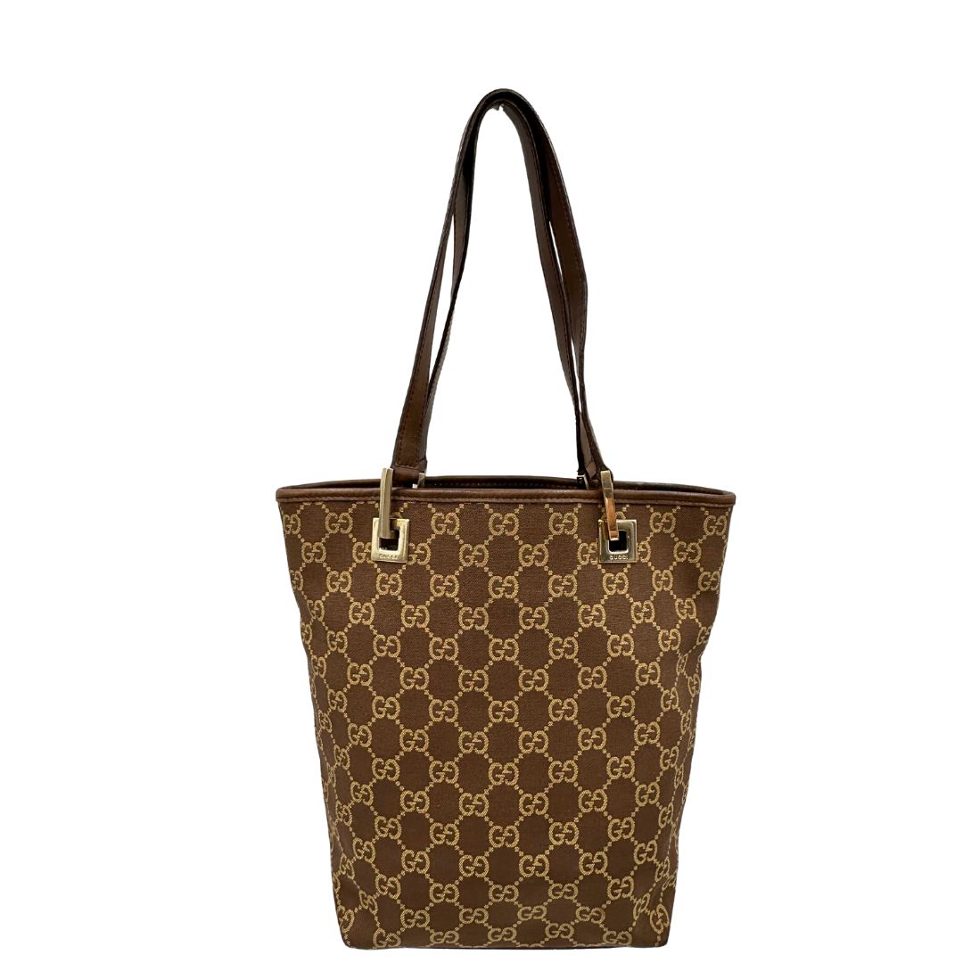 Borsa Gucci Tote in tessuto marrone GG con finiture in pelle tono su tono e parti metalliche dorate. Completa di dustbag. Originale, usato, in condizioni ottime. 
