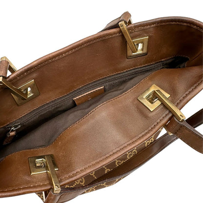 Borsa Gucci Tote in tessuto marrone GG con finiture in pelle tono su tono e parti metalliche dorate. Completa di dustbag. Originale, usato, in condizioni ottime. 