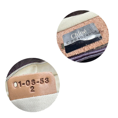 Codice seriale; Borsa Chloé Maxi Lock in pelle viola prugna con parti metalliche dorate. Munita di un manico regolabile e impreziosita da una catena sul front con lucchetto. Originale, usato, in condizioni ottime. 