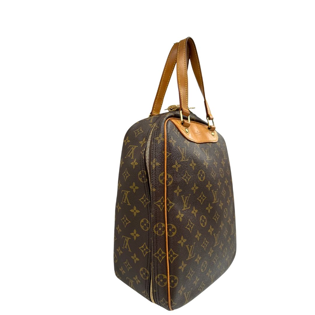 Borsa Louis Vuitton in canvas marrone monogram con parti metalliche dorate e finiture in vacchetta naturale; munita di doppi manici. Completa di dustbag, lucchetto e chiavi, di lusso, originale, ottime condizioni. 