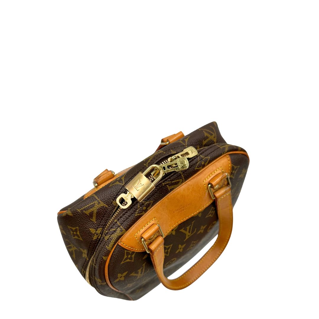 Borsa Louis Vuitton in canvas marrone monogram con parti metalliche dorate e finiture in vacchetta naturale; munita di doppi manici. Completa di dustbag, lucchetto e chiavi, di lusso, originale, ottime condizioni. 