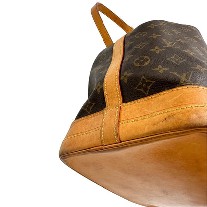 angolo mSecchiello Noé Louis Vuitton in canvas marrone monogram con finiture in vacchetta naturale, tracolla regolabile con fibbia e parti metalliche dorate. Completo di corredo, di lusso, originale, ottime condizioni. 