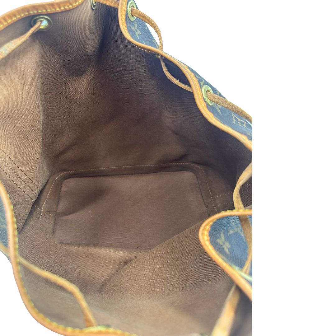 interno Secchiello Noé Louis Vuitton in canvas marrone monogram con finiture in vacchetta naturale, tracolla regolabile con fibbia e parti metalliche dorate. Completo di corredo, di lusso, originale, ottime condizioni.  