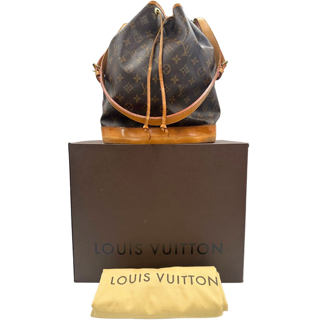 Secchiello Noé Louis Vuitton in canvas marrone monogram con finiture in vacchetta naturale, tracolla regolabile con fibbia e parti metalliche dorate. Completo di corredo, di lusso, originale, ottime condizioni.