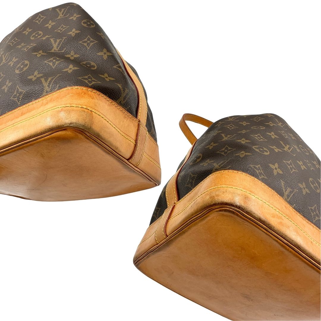angoli nSecchiello Noé Louis Vuitton in canvas marrone monogram con finiture in vacchetta naturale, tracolla regolabile con fibbia e parti metalliche dorate. Completo di corredo, di lusso, originale, ottime condizioni. 