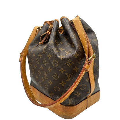 Secchiello Noé Louis Vuitton in canvas marrone monogram con finiture in vacchetta naturale, tracolla regolabile con fibbia e parti metalliche dorate. Completo di corredo, di lusso, originale, ottime condizioni.