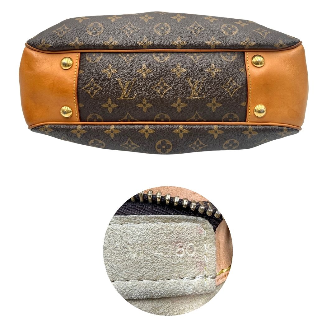 Base e codice di una borsa Louis Vuitton in canvas marrone monogram con finiture in vacchetta naturale e parti metalliche dorate; munita di doppi manici stondati, da indossare a mano.