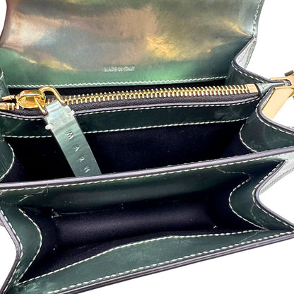 Interno Borsa Marni Mini Trunk in pelle verde giada metallizzato con parti metalliche dorate. Munita di una tracolla regolabile. Completa di dustbag. Originale, usato, in condizioni ottime. 