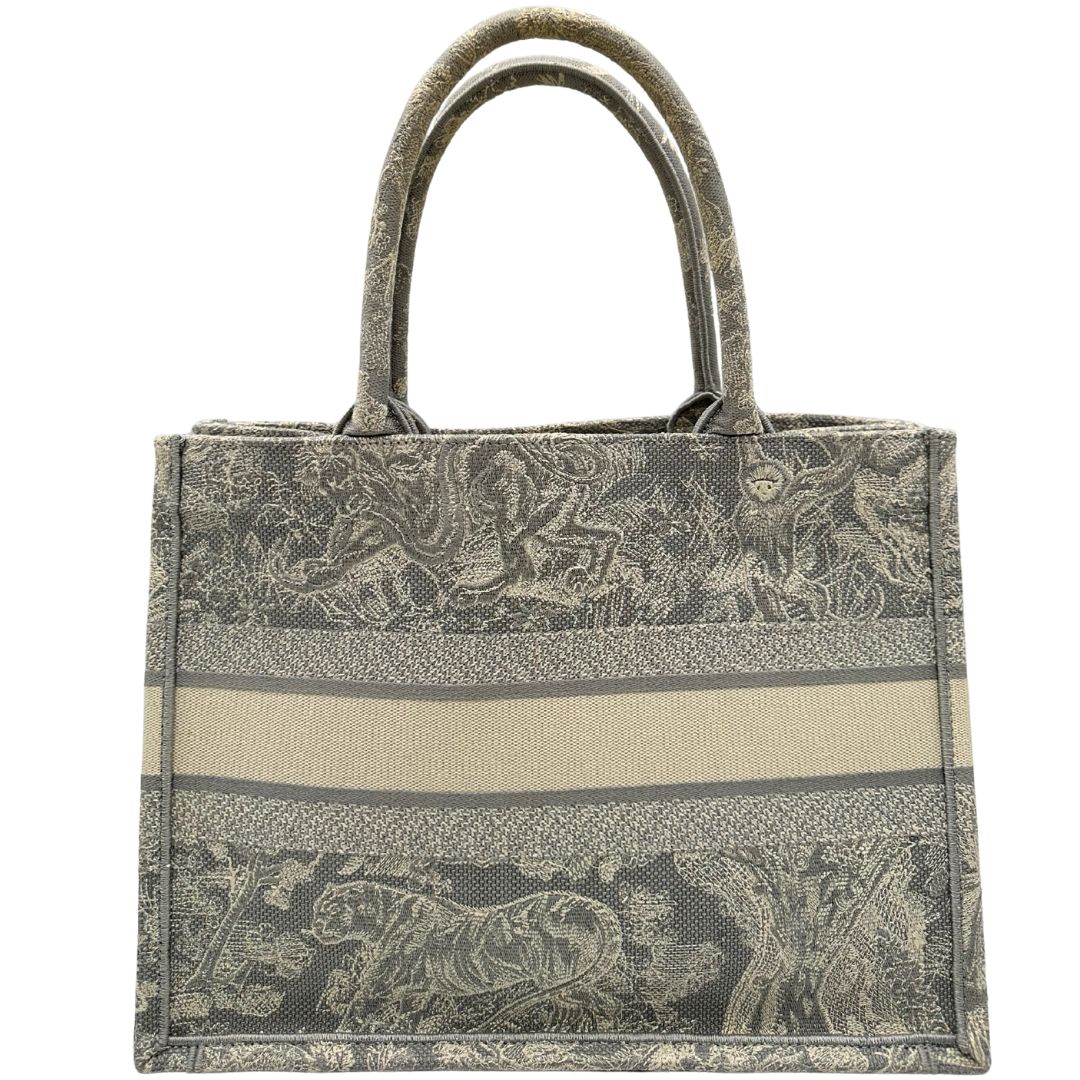 Retro di una borsa tote CD in tessuto grigio e écru con ricamo Toile De Jouy. Da indossare a mano. Completa di dustbag.