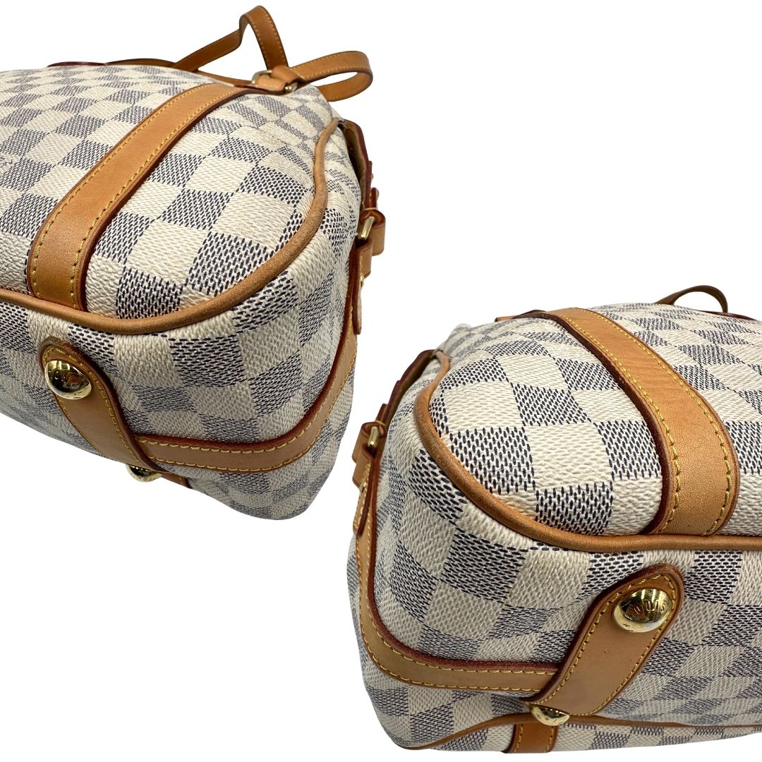 Angoli Borsa Louis Vuitton in canvas bianco Damier Azur con parti metalliche dorate e finiture in vacchetta naturale; munita di doppi manici, da portare a spalla. Originale, usata, di lusso, in ottime condizioni