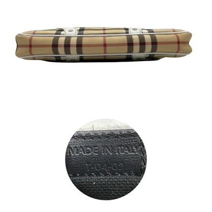 base Borsa Burberry in canvas beige con trama tartan, finiture in pelle bianche e parti metalliche argentate. Munita di un manico singolo, indossabile a spalla, di lusso, originale, ottime condizioni, usata.