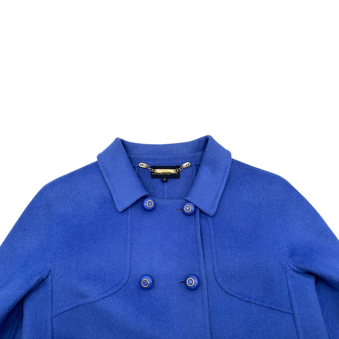 Cappotto Luisa Spagnoli color blu reale in 50% lana e 50% poliestere; bottoni con finiture dorate, di lusso, originale, eccellenti condizioni, usato.