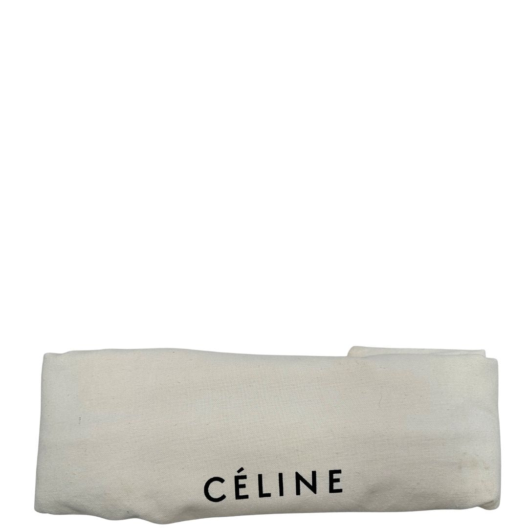 Dustbag di una borsa Céline Luggage in pelle color sabbia con parti metalliche oro anticato ed effetto renio. Indossabile a mano.