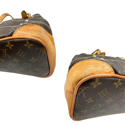Angoli di una Borsa Louis Vuitton in canvas marrone monogram con cuciture decorative e finiture in vacchetta naturale. Parti metalliche dorate; munita di doppi manici, indossabile a spalla. Originale, usata, di lusso in ottime condizioni