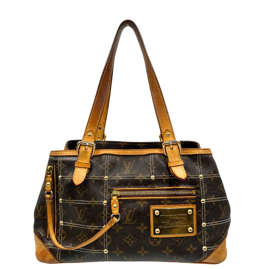 Front di una Borsa Louis Vuitton in canvas marrone monogram con cuciture decorative e finiture in vacchetta naturale. Parti metalliche dorate; munita di doppi manici, indossabile a spalla. Originale, usata, di lusso in ottime condizioni