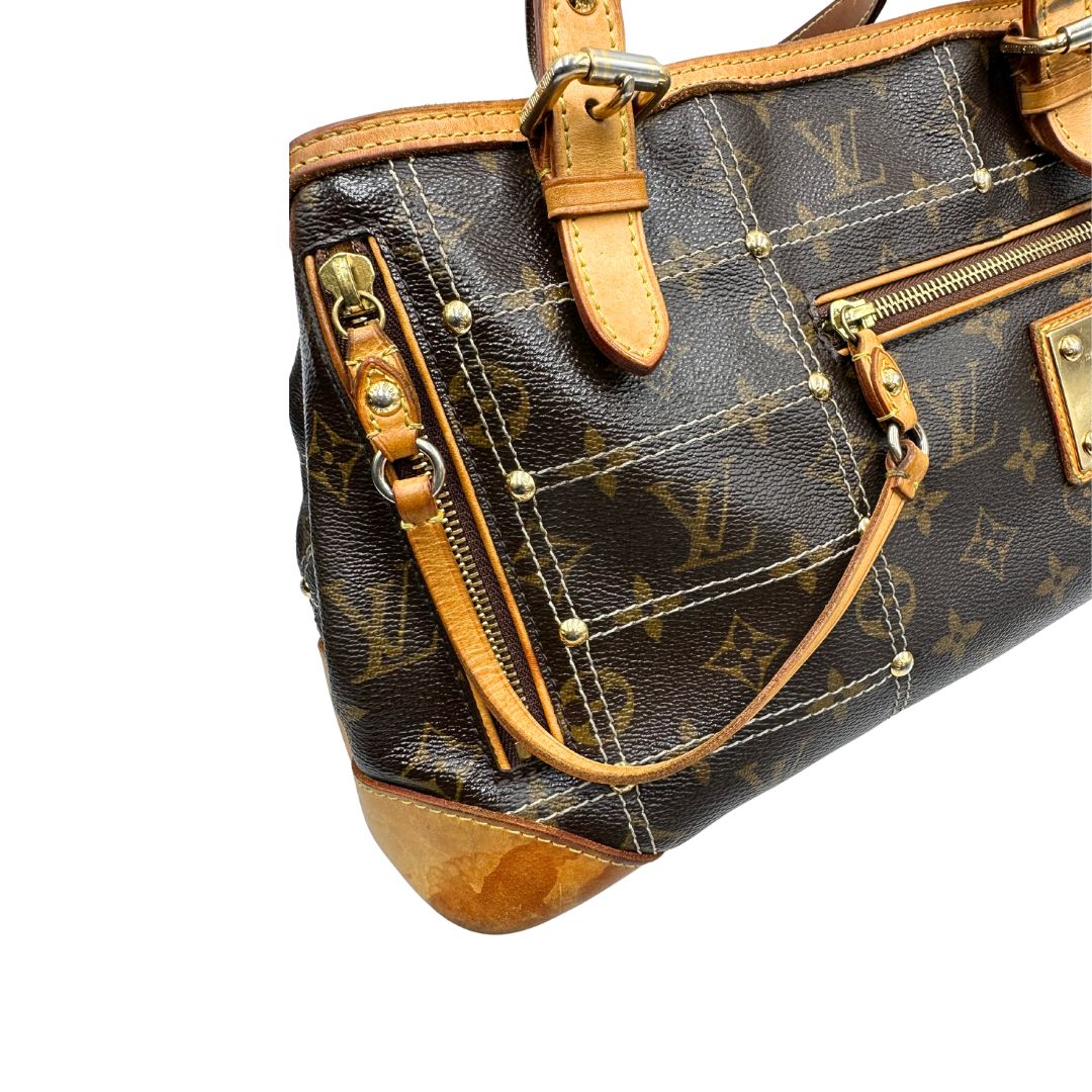 Borsa Louis Vuitton in canvas marrone monogram con cuciture decorative e finiture in vacchetta naturale. Parti metalliche dorate; munita di doppi manici, indossabile a spalla. Originale, usata, di lusso in ottime condizioni