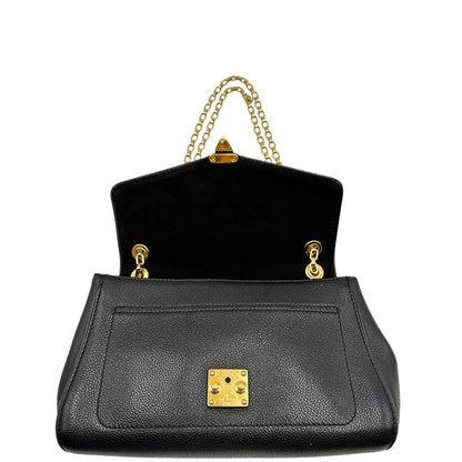 Apertura di una borsa Louis Vuitton in pelle nera monogram Empreinte con parti metalliche dorate; munita di una tracolla scorrevole in catena. Indossabile a spalla e a tracolla.