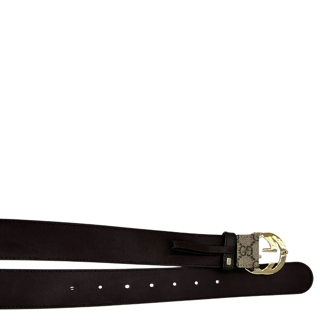 Cintura Gucci in canvas beige GG con finiture in pelle marroni e parti metalliche dorate. Completa di corredo, di lusso, originale, ottime condizioni, usata.