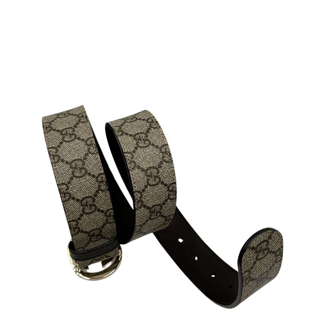 Cintura Gucci in canvas beige GG con finiture in pelle marroni e parti metalliche dorate. Completa di corredo, di lusso, originale, ottime condizioni, usata.