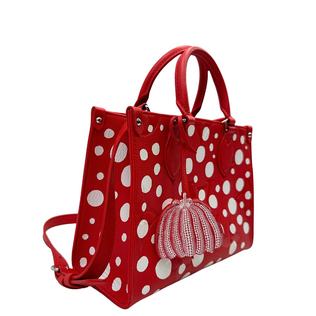 lato  Borsa L.V. in pelle rossa monogram Empreinte con parti metalliche argentate; munita di doppi manici stondati e una tracolla amovibile e regolabile. Completa di corredo, di lusso, originale, ottime condizioni. 