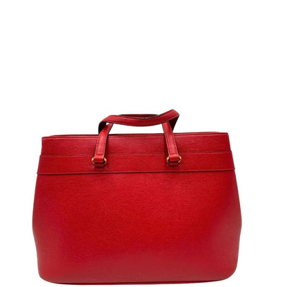 retro Borsa Gucci in pelle rossa con parti metalliche dorate; munita di doppi manici e impreziosita da dettaglio Horsebit sul front. Completa di dustbag, di lusso, originale. 