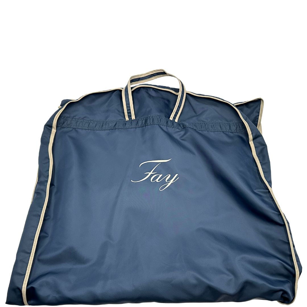  Cappotto Fay nero in 60% acetato e 40% viscosa, munito di un gilet interno in 100% poliammide. Completo di custodia, di lusso, originale, ottime condizioni.