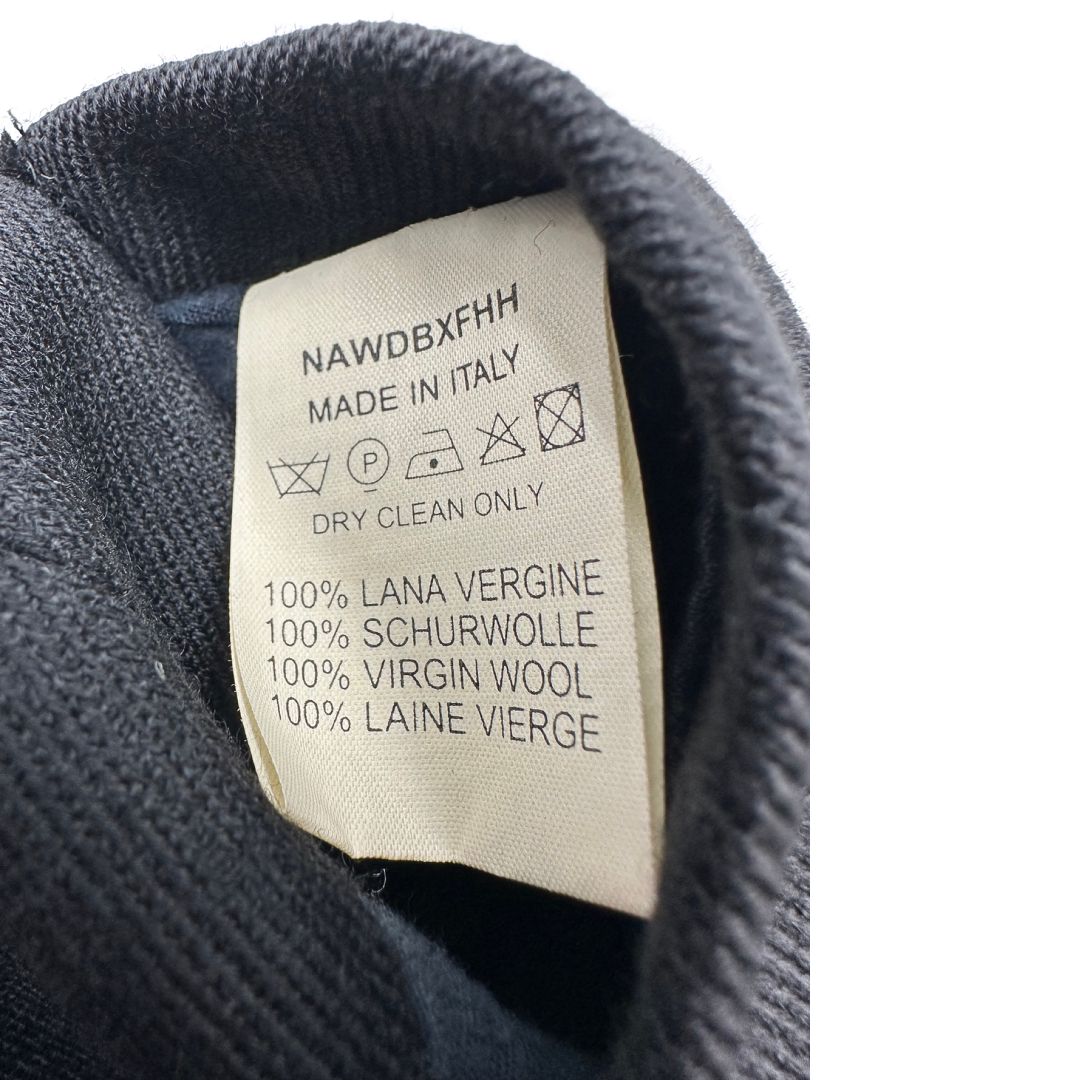  Cappotto Fay nero in 60% acetato e 40% viscosa, munito di un gilet interno in 100% poliammide. Completo di custodia, di lusso, originale, ottime condizioni.