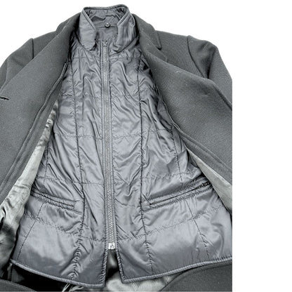  Cappotto Fay nero in 60% acetato e 40% viscosa, munito di un gilet interno in 100% poliammide. Completo di custodia, di lusso, originale, ottime condizioni.