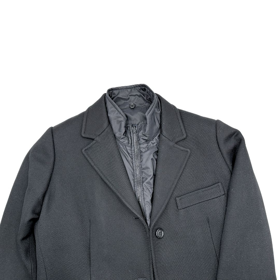  Cappotto Fay nero in 60% acetato e 40% viscosa, munito di un gilet interno in 100% poliammide. Completo di custodia, di lusso, originale, ottime condizioni.