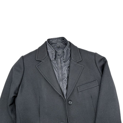  Cappotto Fay nero in 60% acetato e 40% viscosa, munito di un gilet interno in 100% poliammide. Completo di custodia, di lusso, originale, ottime condizioni.
