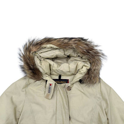 Giubbino Woolrich color sabbia in 60% cotone e 40% nylon, munito di cappuccio e doppie tasche, di lusso, originale, ottime condizioni.