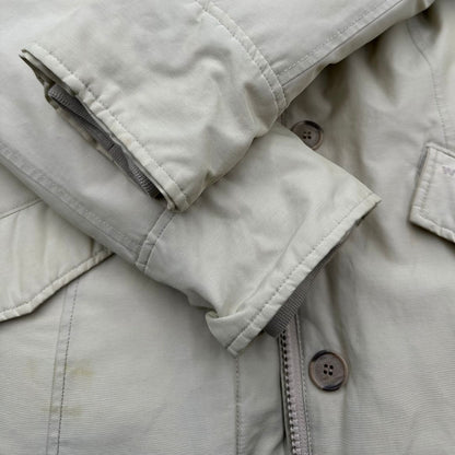 Giubbino Woolrich color sabbia in 60% cotone e 40% nylon, munito di cappuccio e doppie tasche, di lusso, originale, ottime condizioni.